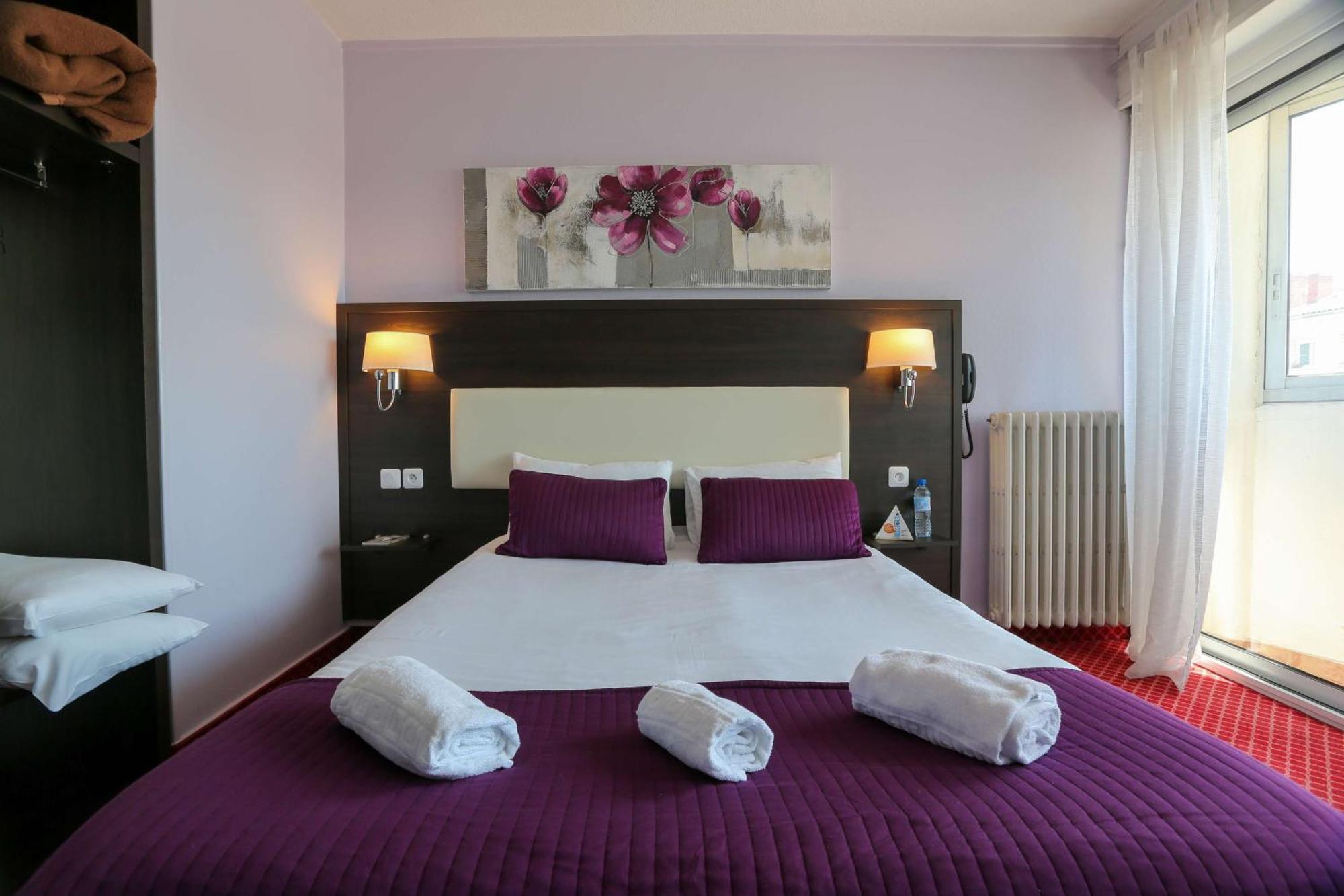Brit Hotel Bleu Nuit แซ็งต์ ภายนอก รูปภาพ