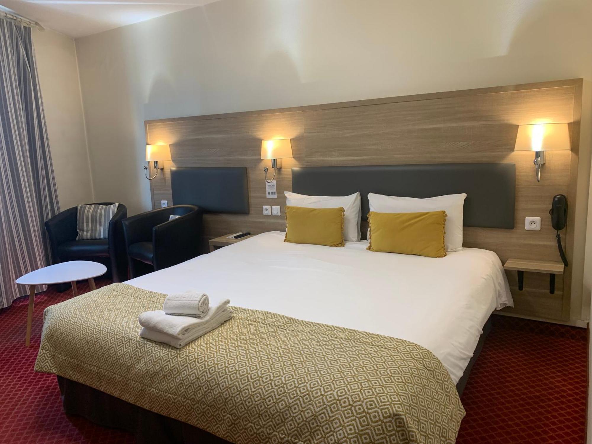 Brit Hotel Bleu Nuit แซ็งต์ ภายนอก รูปภาพ
