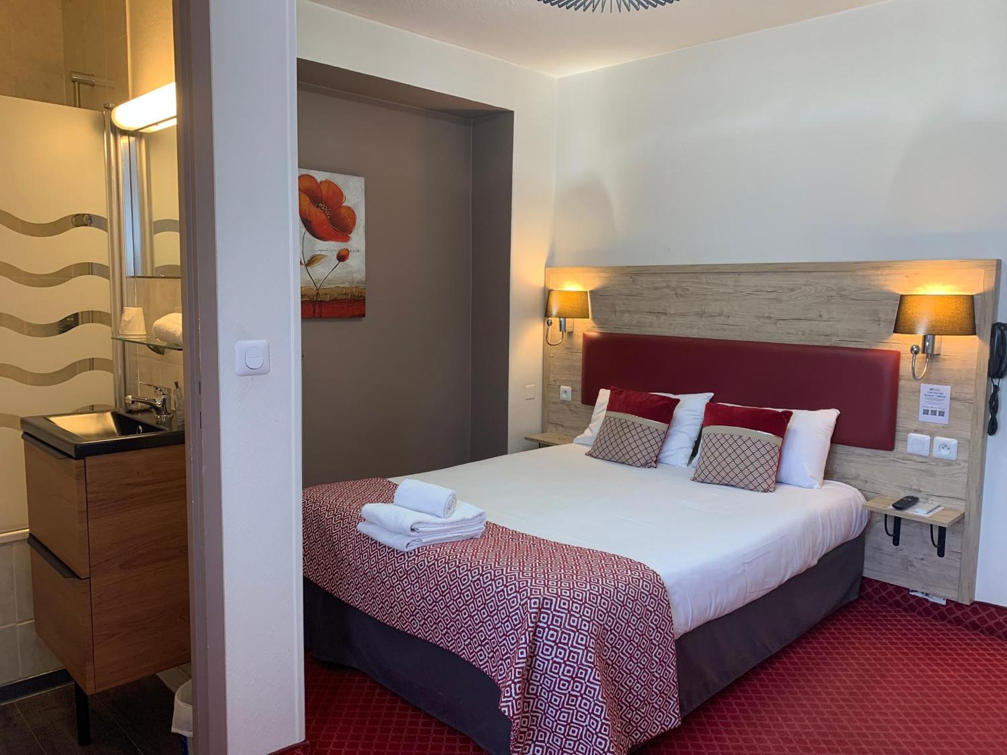 Brit Hotel Bleu Nuit แซ็งต์ ภายนอก รูปภาพ