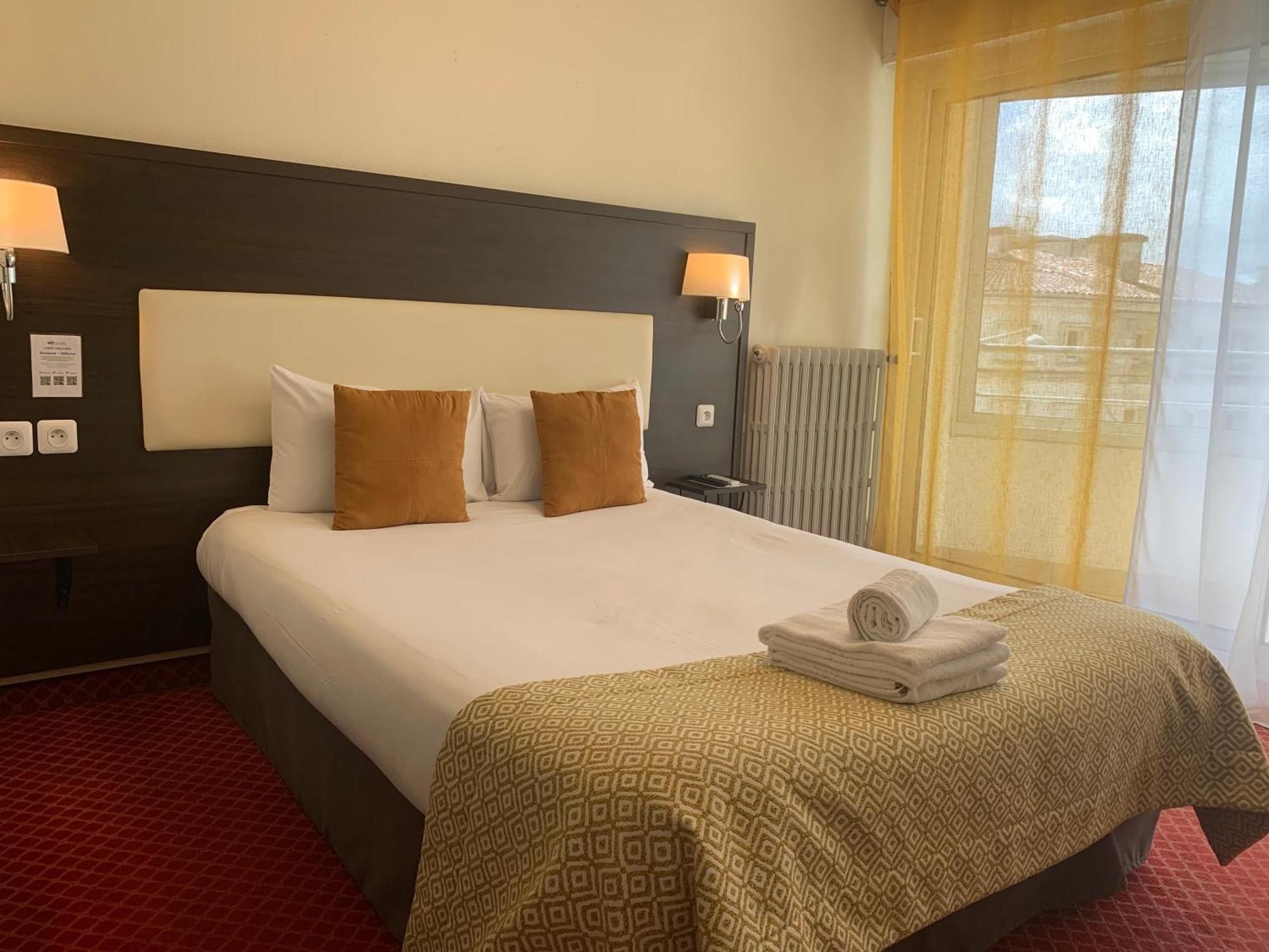Brit Hotel Bleu Nuit แซ็งต์ ภายนอก รูปภาพ